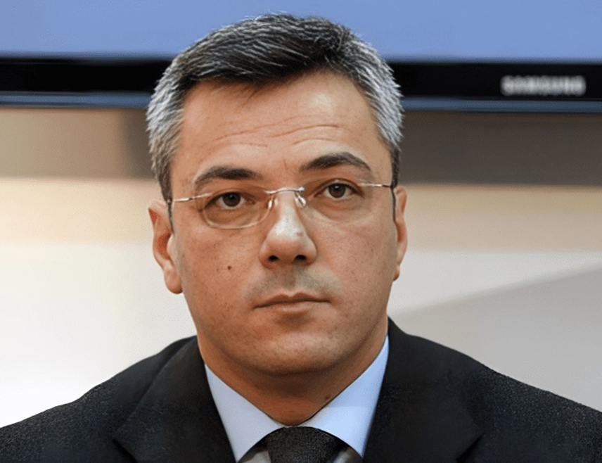 БАЊАЛУКА, 28. ЈАНУАРА /СРНА/ - Правник Огњен Тадић упитао је на основу које одредбе је Небојша Радмановић разријешен из Колегијума Представничког дома Парламентарне скупштине БиХ, јер се из приједлога разрјешења на види правни основ.