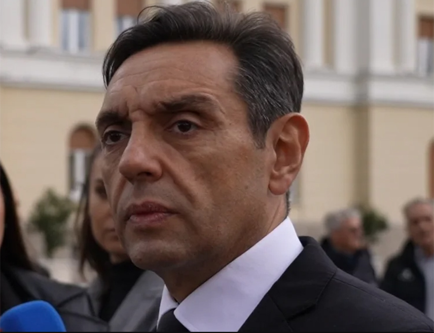 БЕОГРАД, 28. ЈАНУАРА /СРНА/ - Потпредсједник Владе Србије Александар Вулин поручио је да му је жао што је Милош Вучевић поднио оставку на мјесто премијера, али да поштује његову одлуку као чин часног човјека.