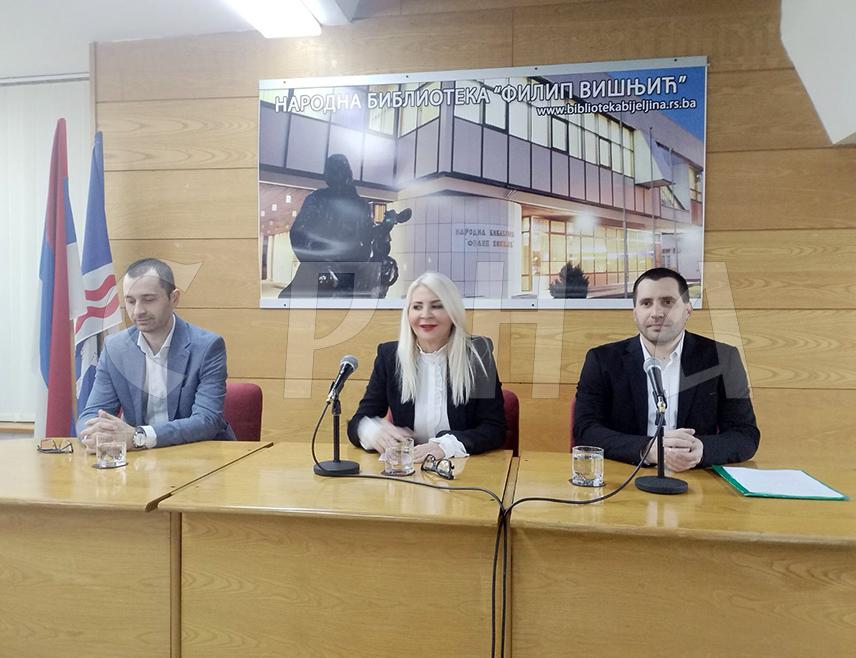 БИЈЕЉИНА, 28. ЈАНУАРА /СРНА/ - Превенција карцином грлића материце била је тема предавања које је Дом здравља Бијељина вечерас организовао у градској библиотеци с циљем оснаживања борбе против ове болести која је други најчешћи карцином код жена и најчешћи гинеколошки карцином на овим просторима.