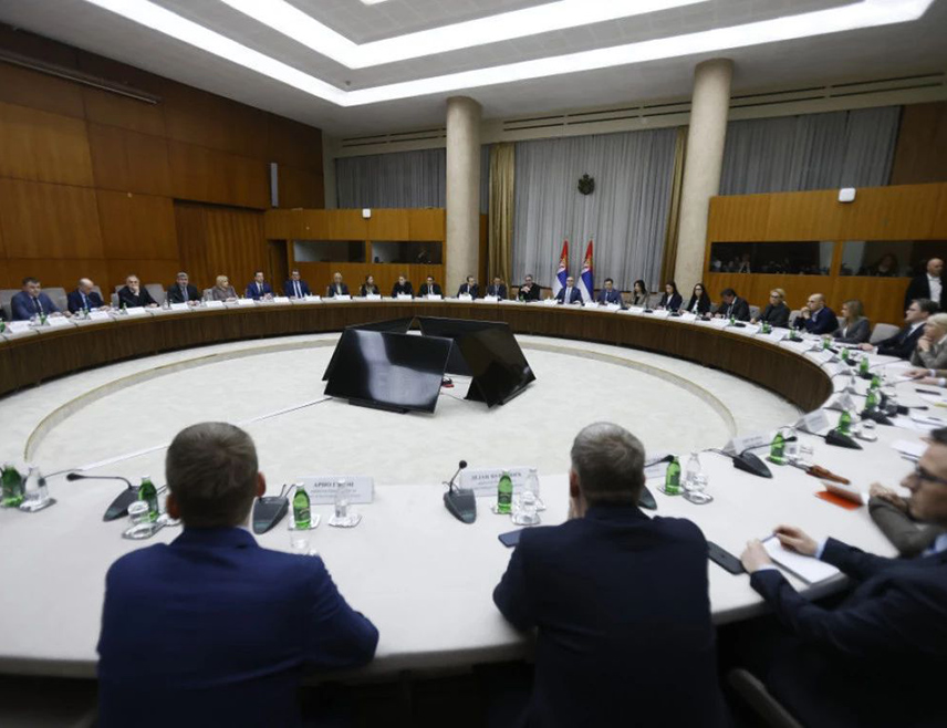 БЕОГРАД, 28. ЈАНУАРА /СРНА/ - У Палати Србије почела је сједница Владе, којој присуствује и предсједник Србије Александар Вучић.