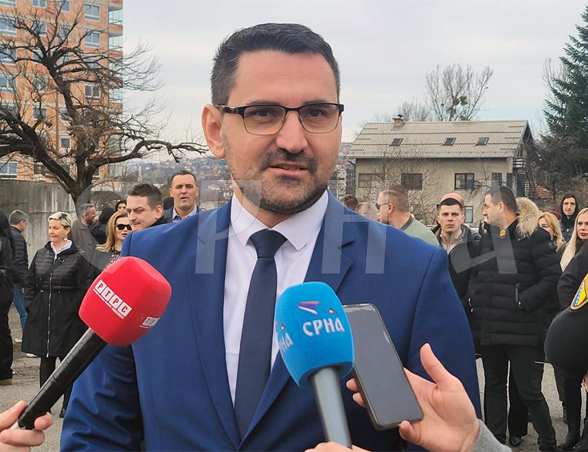 САРАЈЕВО, 29. ЈАНУАРА /СРНА/ - Министар за европске интеграције и међународну сарадњу Републике Српске Златан Клокић изјавио је да је судски процес против предсједника Републике Милорада Додика и вршиоца дужности директора "Службеног гласника" Милоша Лукића велики нонсенс када је ријеч о праву, што могу да потврде сви који се озбиљно баве овом облашћу.