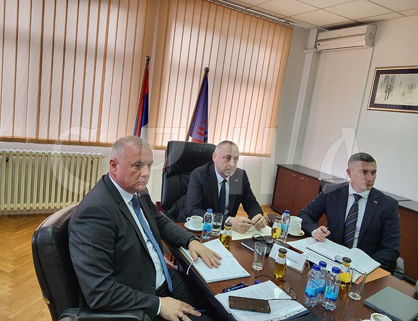 ПАЛЕ, 29. ЈАНУАРА /СРНА/ - Министар рада и борачко-инвалидске заштите Републике Српске Данијел Егић изјавио је да ће ресорно министарство у овој години максимално посветити пажњу Заводу за запошљавање и детаљније приступити анализи његовог рада како би ова установа могла да одговори овом времену и сутуацији у области запошљавања.