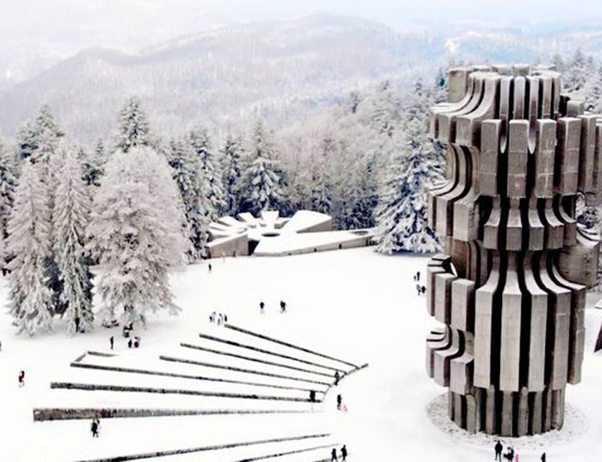 ПРИЈЕДОР, 29. ЈАНУАРА /СРНА/ - "Дани зиме на Козари" одржаће се 1. и 2. фебруара на Мраковици, а први дан манифестације обиљежиће планинарски марш у организацији планинарског клуба "Албатрос" из Приједора, најављено је из градске Туристичке организације.