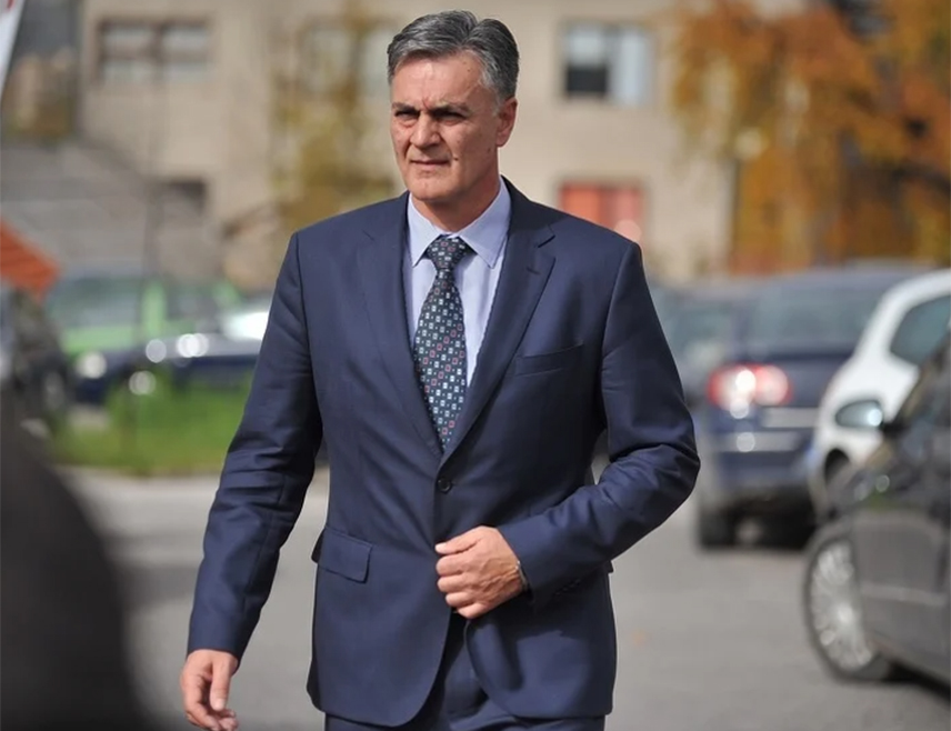 САРАЈЕВО, 29. ЈАНУАРА /СРНА/ - Професор Синиша Каран рекао је данас у наставку свједочења пред Судом БиХ да Устав Српске не познаје могућност да предсједник Републике не потпише указ и да је Народна скупштина једини орган који доноси законе.