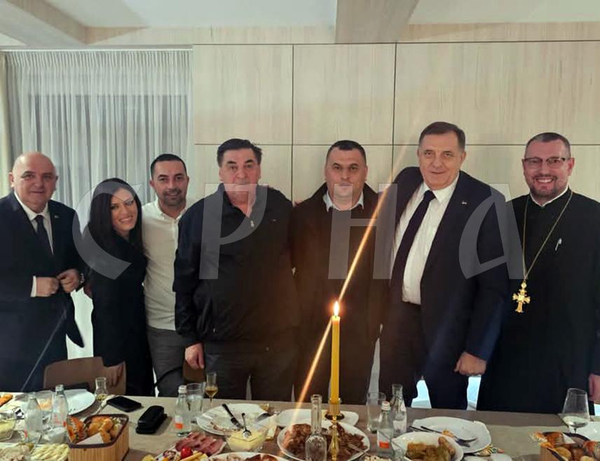 ДОБОЈ, 29. ЈАНУАРА /СРНА/ - Предсједник Републике Српске Милорад Додик пружио је пуну подршку посланику у Народној скупштини Републике Српске Данијелу Јошићу, којег је данас испред Суда БиХ у Сарајеву покушала ухапсити полиција Кантона Сарајево због транспарената и пуштања пјесама.