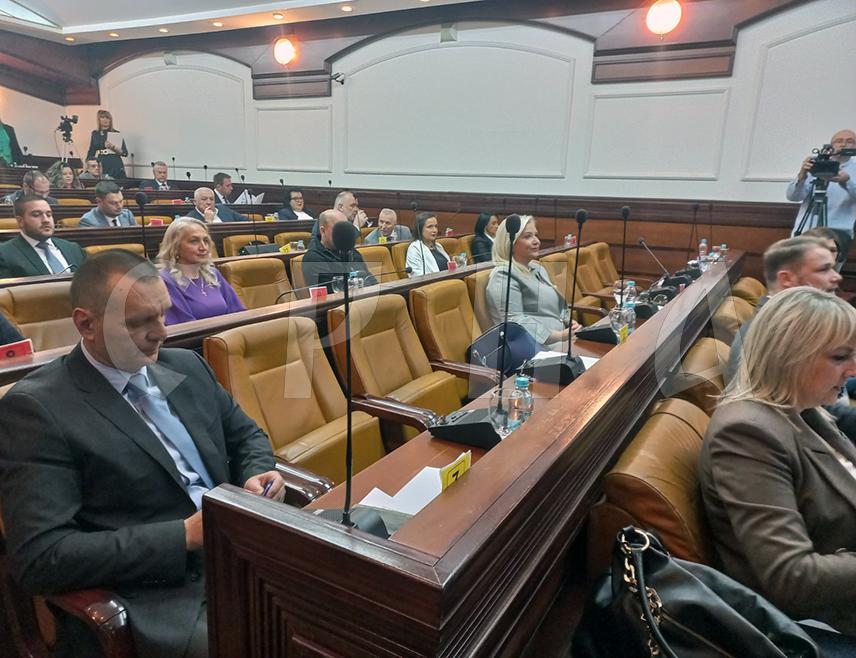 БАЊАЛУКА, 30. ЈАНУАРА /СРНА/ - Конститутивна сједница Скупштине града Бањалука настављена је данас након што је прекинута 17. децембра прошле године.
