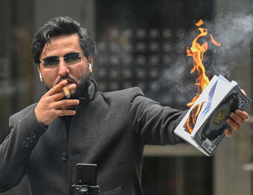 СТОКХОЛМ, 30. ЈАНУАРА /СРНА/ - Организатор протеста у Шведској на којима се спаљивао Куран Салван Момика пронађен је мртав са прострелним ранама у граду Седертеље, јужно од Стокхолма, јавила је телевизија СВТ.