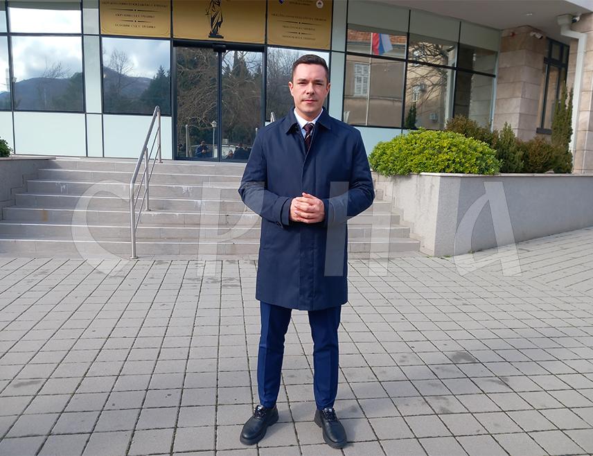 TРЕБИЊЕ, 30. ЈАНУАРА /СРНА/ - Министар правде Републике Српске Милош Букејловић изјавио је да треба имати повјерења у институције које су и у случају бруталног физичког напада малољетних лица на једног малољетника у Tребињу предузеле све законом прописане мјере.