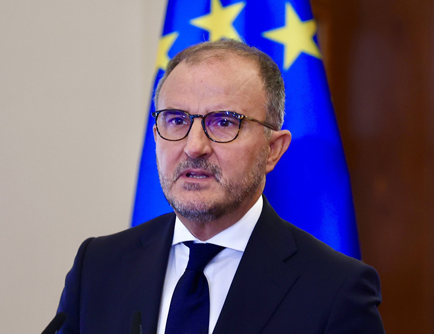 САРАЈЕВО, 30. ЈАНУАРА /СРНА/ - Усвајање закона о граничној контроли и заштити личних података у Дому народа Парламентарне скупштине БиХ знак је да је европски пут и даље приоритет око којег су сагласни различити политички актери, а важно је јер доносе конкретне користи грађанима БиХ, рекао је шеф Делегације ЕУ у БиХ Луиђи Сорека.