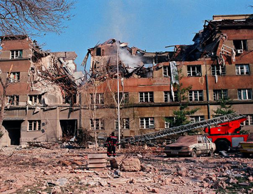 БЕОГРАД, 30. ЈАНУАРА /СРНА/ - Потребно је дати јасну и негативну оцјену неселективне употребе муниције са осиромашеним уранијумом варварске НАТО агресије на бившу Југославију и изузетно опасних покушаја кијевског режима да изврши нападе на нуклеарна постројења у Русији, навео је у поруци руски амбасадор у Србији Александар Боцан-Харченко.