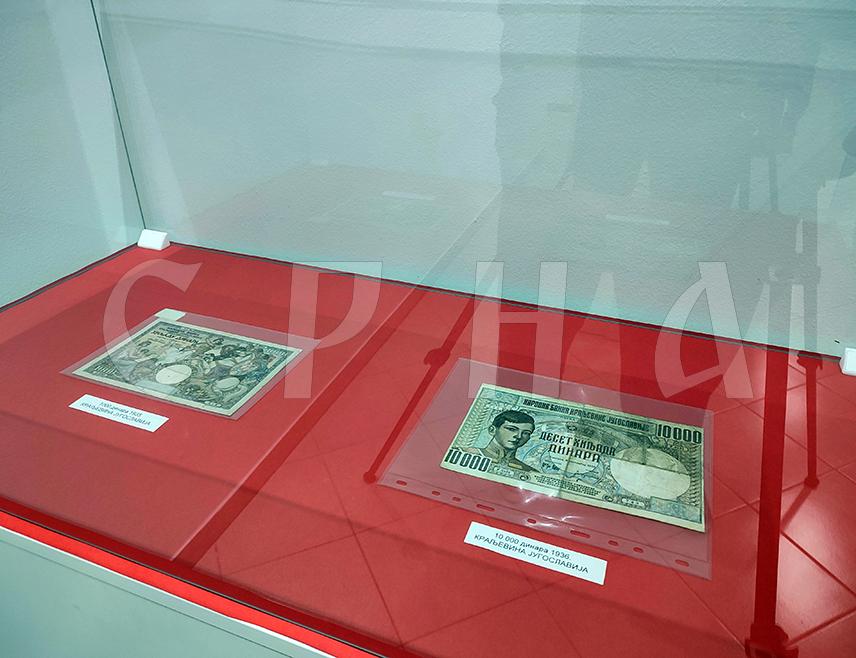 ГРАДИШКА, 30. ЈАНУАРА /СРНА/ - У Завичајном музеју Градишка вечерас је отворена изложба "Новчанице на простору Градишке у периоду 1878-1945".