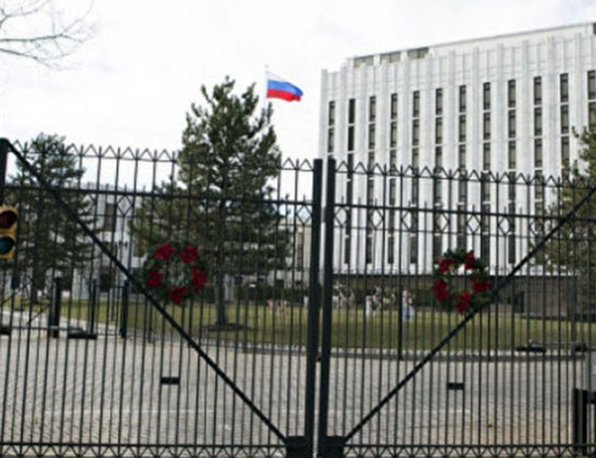 ВАШИНГТОН, 30. ЈАНУАРА /СРНА/ - Руска амбасада у Вашингтону упутила је саучешће породицама погинулих у несрећи у близини Националног аеродрома "Реган" у Вашингтону и изразила захвалност америчким властима на понуди да посмртне остатке руских жртава пребаце назад у њихову домовину.