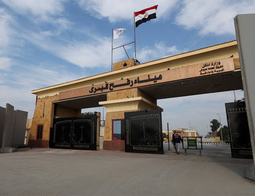 КАИРО, 31. ЈАНУАРА /СРНА - РИА Новости/ - Гранични прелаз Рафа између Египта и Појаса Газе је отворен и ускоро ће преко њега на египатску територију бити превезени пацијенти из Газе, изјавио је гувернер египатске покрајине Сјеверни Синај Халид Мегавер.