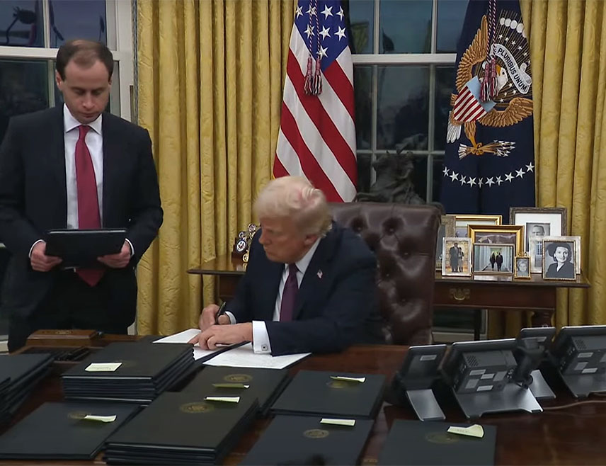 ВАШИНГТОН, 1. ФЕБРУАРА /СРНА - РИА Новости/ - Амерички предсједник Доналд Трамп изјавио је да је наредио ваздушне нападе на терористичке мете у Сомалији у којима није повријеђен ниједан цивил.