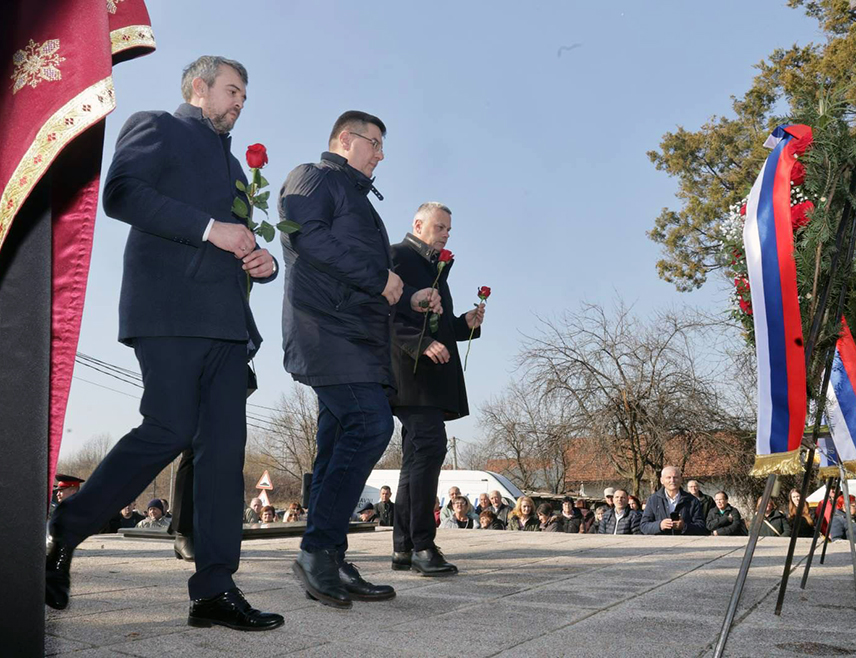 БАЊАЛУКА, 2. ФЕБРУАРА /СРНА/ - Из СПС-а, чија је делегација данас одала почаст жртвама усташког терора у насељима Дракулић, Шарговац, Мотике и руднику Раковац, истичу да остају досљедни у настојању да истина о тим страшним догађајима никада не изблиједи.