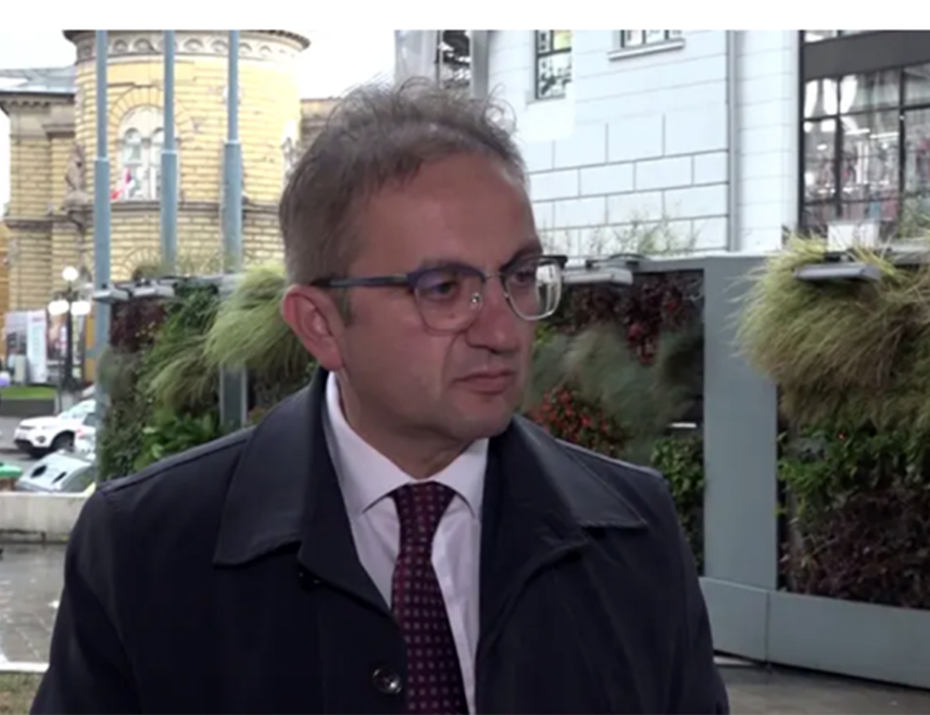 БЕОГРАД, 3. ФЕБРУАРА /СРНА/ - Политички аналитичар Стевица Деђански рекао је Срни да је укидање финансирања невладиних организација посредством америчког УСАИД-а изразито добро за демократију и да се томе радује свака нормална држава, док негодују само невладине организације /НВО/ које су добијале новац да руше демократски изабране власти.