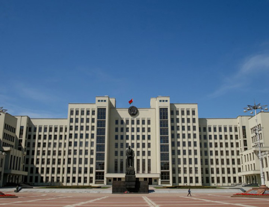 МИНСК, 3. ФЕБРУАРА /СРНА/ - Влада Бјелорусије поднијела је оставку, на основу указа који је потписао премијер Роман Головченко, саопштено је из прес-службе Владе.