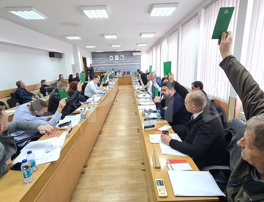 ТЕСЛИЋ, 3. ФЕБРУАРА /СРНА/ - Скупштина општина Теслић усвојила је данас једногласно нацрт буџета за текућу годину од 39.240.000 КМ, који је за 16 одсто већи од прошлогодишњег.