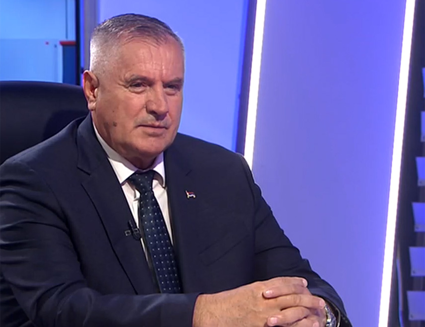 БАЊАЛУКА, 3. ФЕБРУАРА /СРНА/ - Нико у Републици Српској не треба да брине за плате, пензије, борачки додатак и друга примања, изјавио је вечерас предсједник Владе Радован Вишковић.