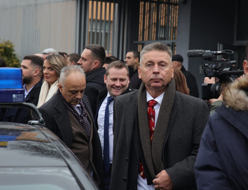 БАЊАЛУКА, 5. ФЕБРУАРА /СРНА/ - Пред Судом БиХ данас ће бити настављено суђење предсједнику Републике Српске Милораду Додику и вршиоцу дужности директора "Службеног гласника Српске" Милошу Лукићу за "непоштовање одлуке Кристијана Шмита".