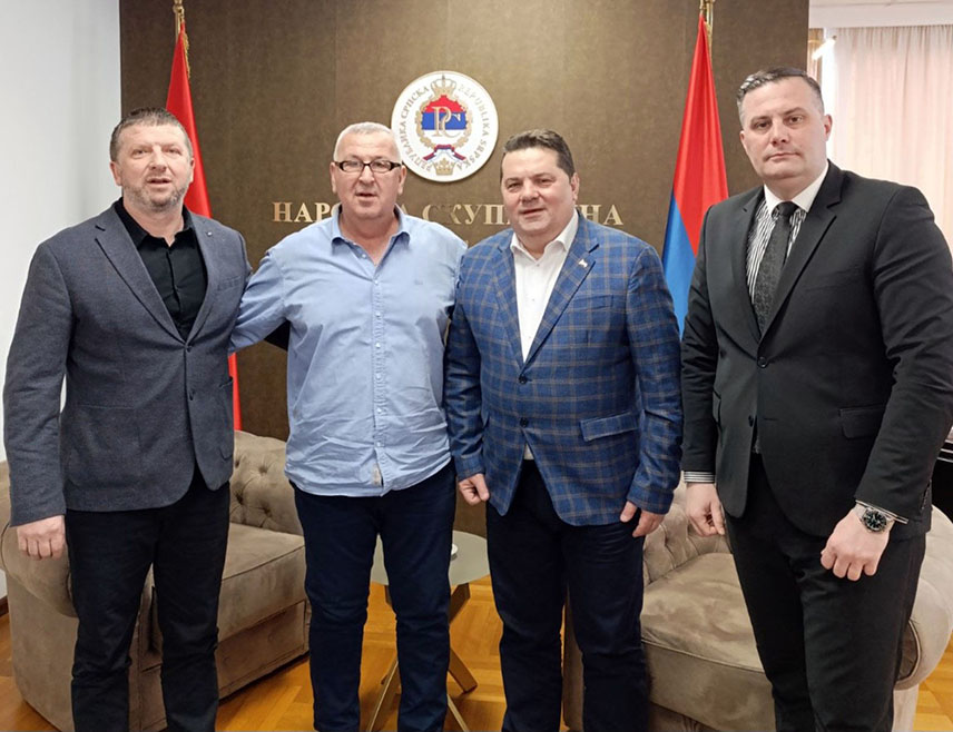 БАЊАЛУКА, 4. ФЕБРУАРА /СРНА/ - Развој локалних заједница представља основу за напредак Републике Српске, а Петрово посједује значајан потенцијал, закључено је данас на састанку предсједника Народне скупштине Српске Ненада Стевандића и начелника ове општине Озрена Петковића.