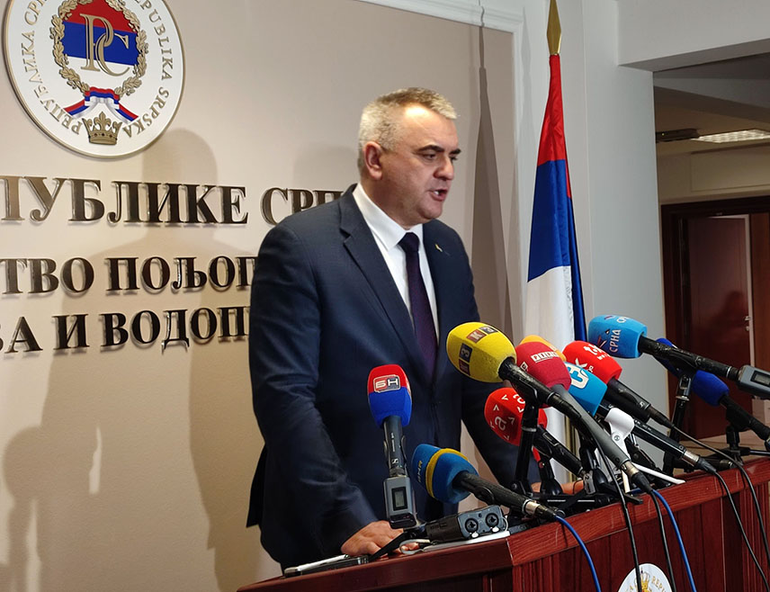 БАЊАЛУКА, 4. ФЕБРУАРА /СРНА/ - Министар пољопривреде, шумарства и водопривреде Републике Српске Саво Минић оцијенио је значајним одобрење наставка извоза млијека и млијечних производа на тржиште ЕУ, имајући у виду да је прошлогодишња производња у Српској повећана за око 300.000 литара млијека.