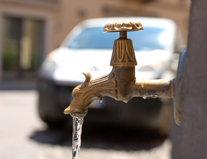 БРЧКО, 4. ФЕБРУАРА /СРНА/ - Вода за пиће у Брчком здравствено није исправна на 16 од укупно тридесетак јавних чесми, које грађани редовно користе, утврдило је Пододјељење за јавно здравство Владе дистрикта.