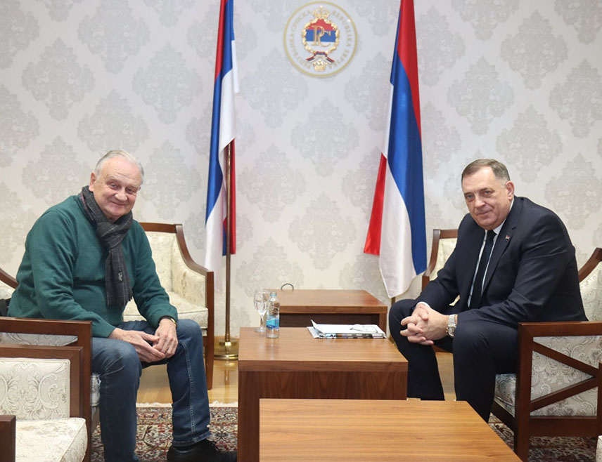 ИСТОЧНО САРАЈЕВО, 4. ФЕБРУАРА /СРНА/ - Предсједник Републике Српске Милорад Додик рекао је да ће из буџета предсједника Републике бити подржане редовне активности Асоцијације "Ствараоци Републике Српске" у овој години, као и изградња спомен-обиљежја ствараоцима и браниоцима Републике Српске на Палама.