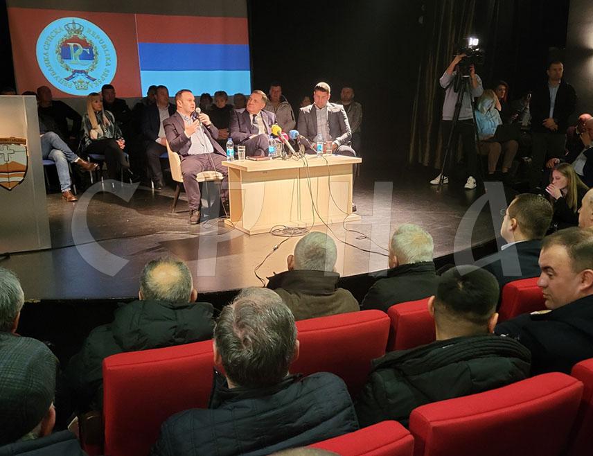 ИСТОЧНО САРАЈЕВО, 4. ФЕБРУАРА /СРНА/ - Предсједник Републике Српске Милорад Додик рекао је да је политика СДС-а приближавање ономе што се зове пробосанство.