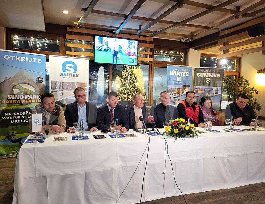 ПАЛЕ, 4. ФЕБРУАРА /СРНА/ - Међународно такмичење у алпском скијању "Сес куп Равна планина" окупило је више од 130 такмичара из 34 земље и то је важан спортски и туристички догађај и за Републику Српску и за регион, рекао је вечерас министар трговине и туризма Денис Шулић, након отварања овог догађаја.