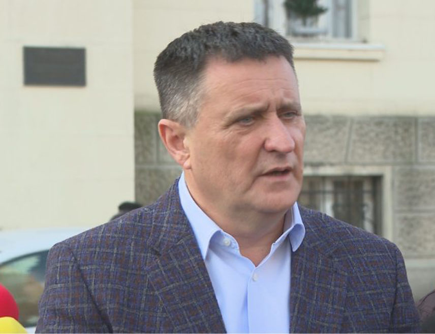 САРАЈЕВО, 5. ФЕБРУАРА /СРНА/ - Директор Универзитетског клиничког центра /УКЦ/ Републике Српске Владо Ђајић рекао је Срни да су љекари ове здравствене установе спремни да прегледају првог предсједника Српске Радована Караџића у затвору у Великој Британији.