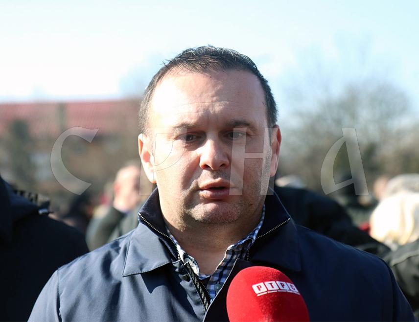 САРАЈЕВО, 5. ФЕБРУАРА /СРНА/ - Градоначелник Источног Сарајева Љубиша Ћосић рекао је да би свака пресуда предсједнику Републике Српске Милораду Додику, сем ослобађајуће, била погубна за БиХ, јер је то човјек који поштује Устав и законе.