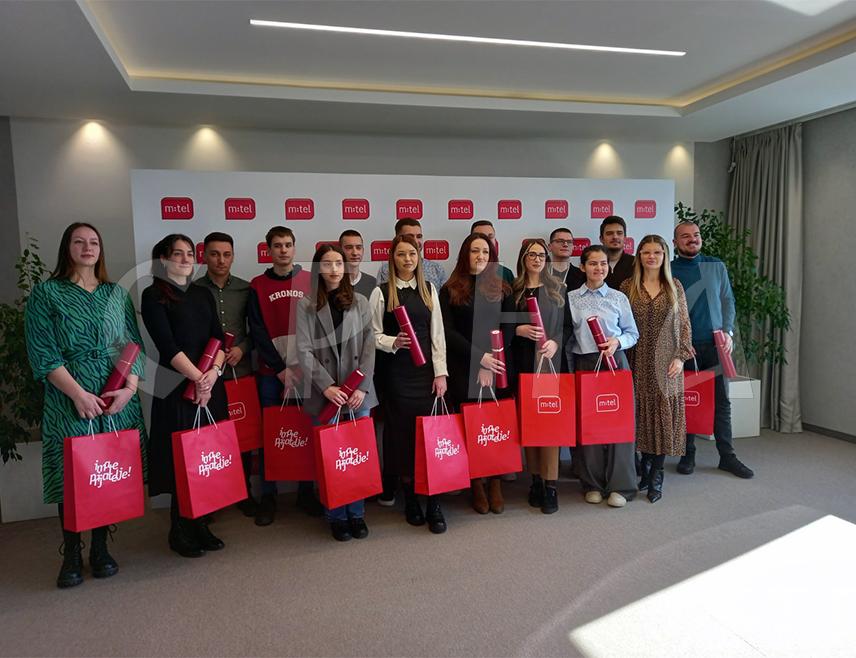 БАЊАЛУКА, 5. ФЕБРУАРА /СРНА/ - Генерални директор компаније "М:тел" Јелена Триван додијелила је данас у Бањалуци 15 стипендија најбољим студентима електротехнике и информатике, те Природно-математичког факултета из Бањалуке, Источног Сарајева и Тузле, који су испунили услове конкурса.