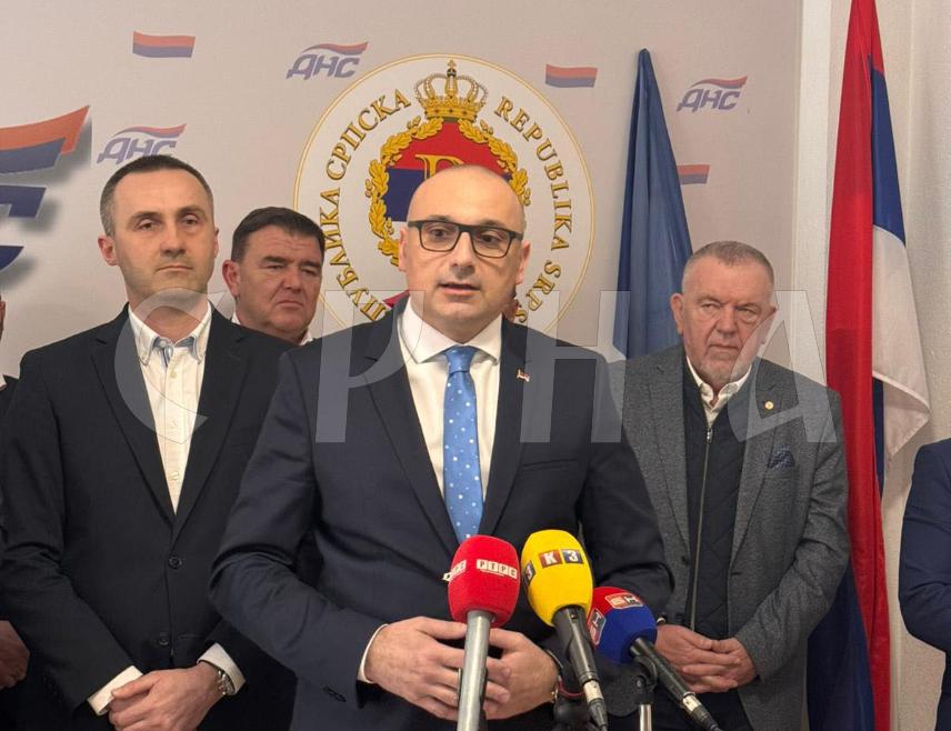 БАЊАЛУКА, 5. ФЕБРУАРА /СРНА/ - Представници Демократског народног савеза /ДНС/ и Народне партије Српске /НПС/ пружили су подршку лидеру ДНС-а Ненаду Нешићу у његовој правној борби пред Судом БиХ, увјерени да ће изаћи као побједник и доказати невиност.