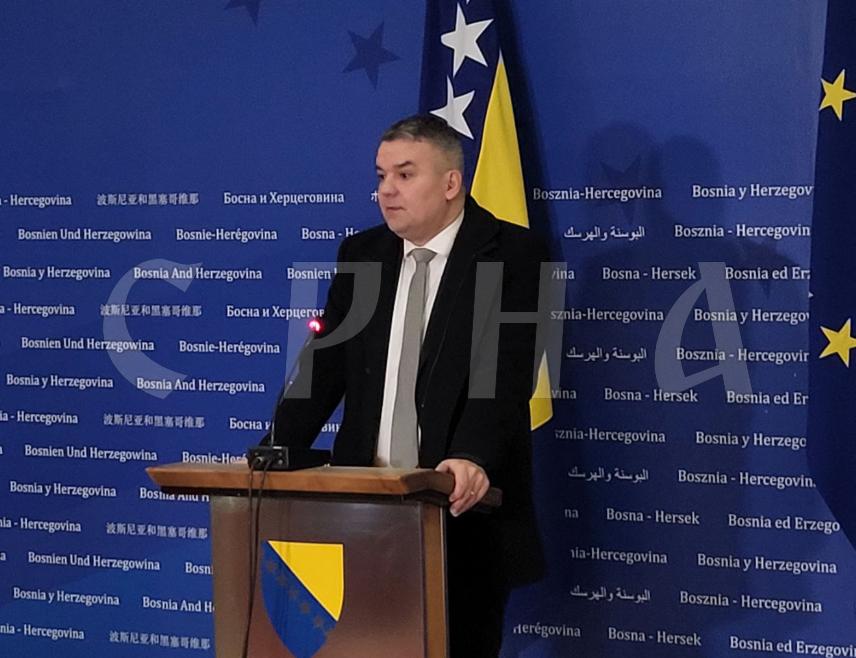 САРАЈЕВО, 5. ФЕБРУАРА /СРНА/ - Министар правде у Савјету министара Давор Буноза изјавио је да је са данашњег дневног реда повукао Нацрт закона о Суду БиХ док не буде усаглашен.