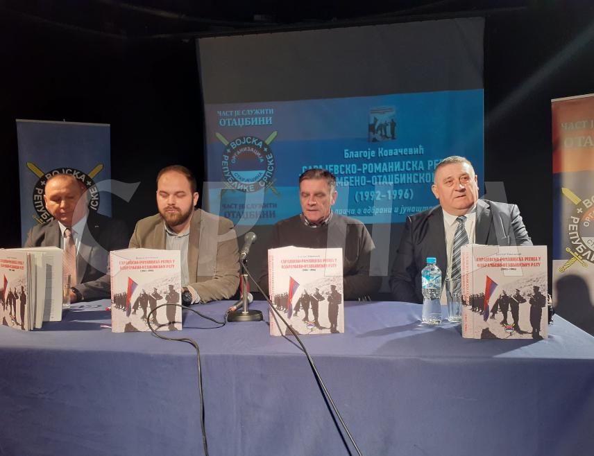 ИСТОЧНО САРАЈЕВО, 6. ФЕБРУАРА /СРНА/ - Пуковник и почасни генерал Војске Републике Српске Благоје Ковачевић промовисао је у Источном Сарајеву монографију "Сарајевско-романијска регија у Одбрамбено-отаџбинском рату /1992 – 1996/ која демантује сулуде муслиманске и поједине злураде међународне тврдње о "српској агресији на БиХ".