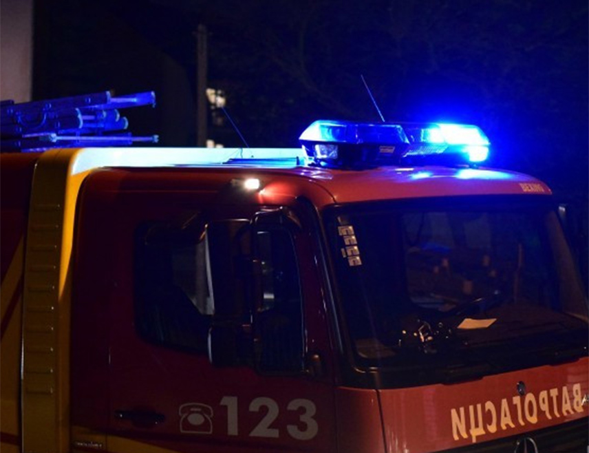 НЕВЕСИЊЕ, 6. ФЕБРУАРА /СРНА/ - Три пожара активна су на подручју Невесња, узрок је људски фактор, а објекти за сада нису угрожени, изјавио је Срни вођа дежурне смјене невесињских ватрогасаца Радомир Ђерић.