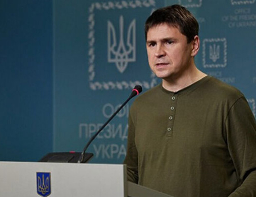 КИЈЕВ, 7. ФЕБРУАРА /СРНА/ - Савјетник кабинета украјинског предсједника Владимира Зеленског, Михаил Подољак, потврдио је да Кијев жели да испровоцира директан војни сукоб САД и Русије, јер би то користило Украјини.