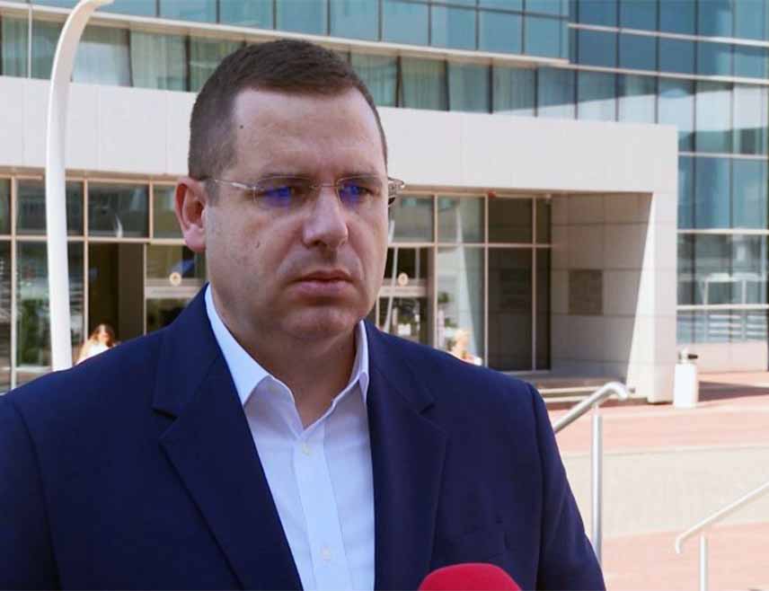 БАЊАЛУКА, 7. ФЕБРУАРА /СРНА/ - Делегат Клуба српског народа у Дому народа парламента БиХ Ненад Вуковић могао би да руши предсједника Републике Српске Милорада Додика и СНСД када би се бирала "скупштина лоптица", а не Народна скупштина Српске, рекао је делегат у Клубу Срба у Дому народа парламента БиХ Радован Ковачевић.