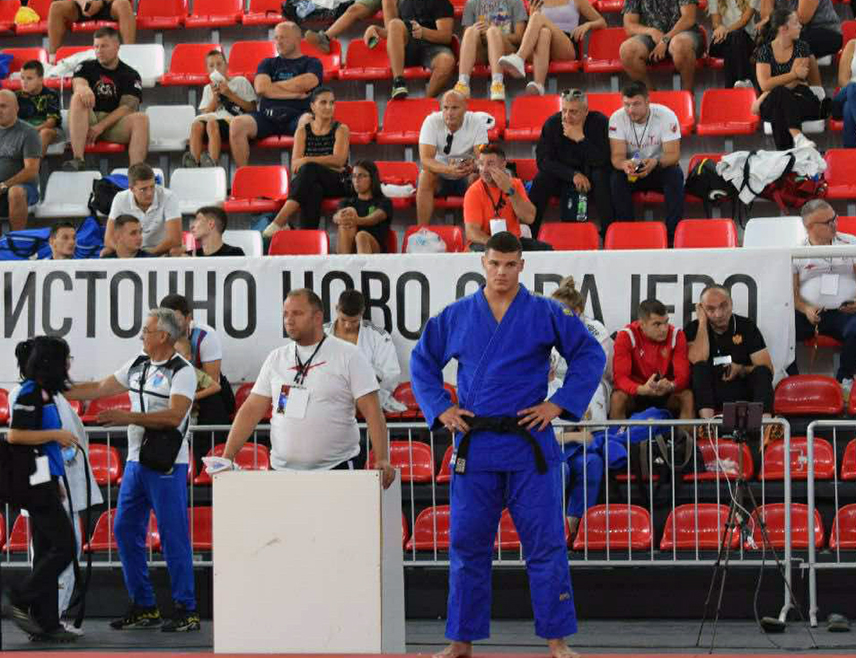 БИЈЕЉИНА, 8. ФЕБРУАРА /СРНА/ - Шампион Балкана у џудоу Павле Вујновић /23/ из Бијељине протеклих неколико мјесеци вриједно се припрема за републичко и првенство БиХ на којима би требало да избори пласман за игре БРИКС-а у Бразилу које ће бити одржане у јуну.