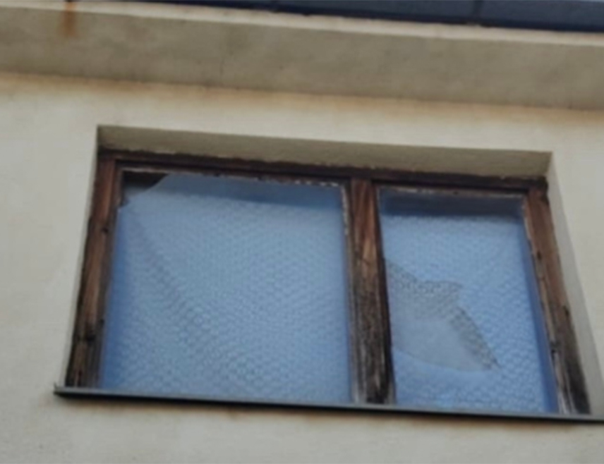 БЕОГРАД, 10. ФЕБРУАРА /СРНА/ - Кућа Милана Ђорића у Липљану каменована је током окупљања присталица покрета "Самоопредјељење", чији је лидер премијер самопроглашеног Косова Аљбин Курти.