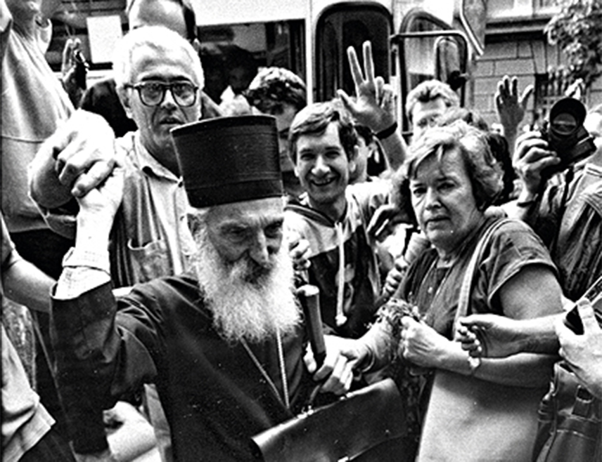 БЕОГРАД, 10. ФЕБРУАРА /СРНА/ - Српска православна црква /СПЦ/ саопштила је да се посљедњих мјесеци преко појединих медија и друштвених мрежа пласира лажна прича да је блаженопочивши патријарх српски Павле подржао и учествовао у опозиционим протестима 1991. године и да се то поткрепљује скраћеним снимком његовог обраћања окупљенима код Теразијске чесме.