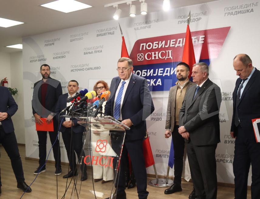 БАЊАЛУКА, 10. ФЕБРУАРА /СРНА/ - Предсједник СНСД-а Милорад Додик рекао је да ће СНСД, једина државотворна партија на овом простору, наставити рад на својој консолидацији и да ће се на најбољи начин припремити за сљедеће изборе, те најавио побједу.