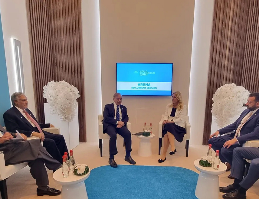 ДУБАИ, 11. ФЕБРУАРА /СРНА/ - Српски члан и предсједавајућа Предсједништва БиХ Жељка Цвијановић разговарала је данас у Дубаију са предсједником Владе Пакистана Шехбазом Шарифом о могућностима јачања сарадње двије стране у различитим областима, са посебним акцентом на енергетику, пољопривреду и нове технологије.