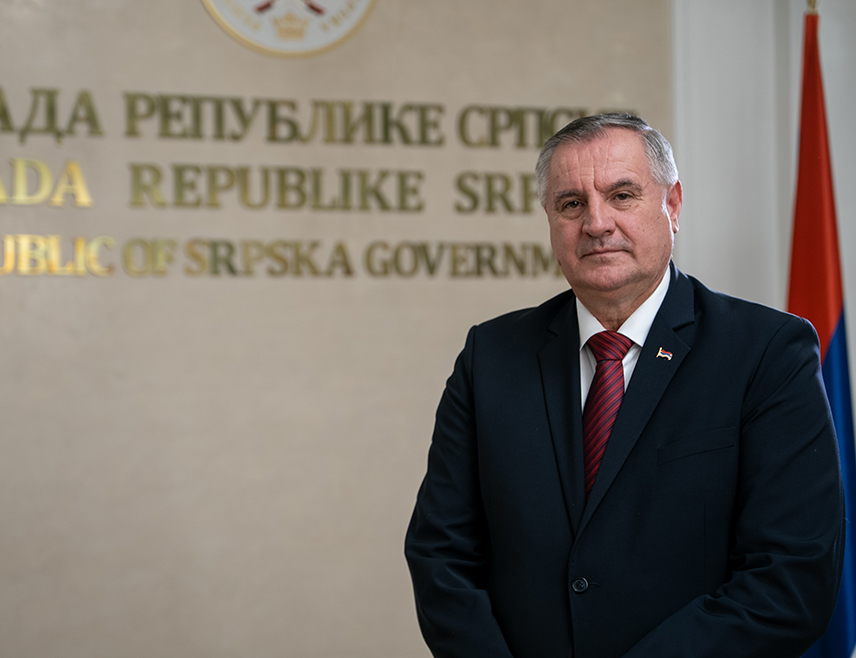 БАЊАЛУКА, 11. ФЕБРУАРА /СРНА/ - Предсједник Владе Републике Српске Радован Вишковић изјавио је Срни је да Република Српска и Србија први пут ове године заједно обиљежавају Сретење - Дан државности, чиме показују да је српски народ једно ткиво, исти организам и да ниједна граница не може бити граница, кад у срцима не постоји.