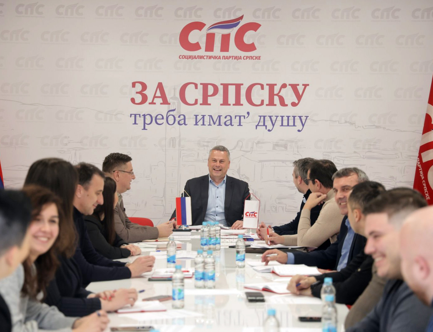 БАЊАЛУКА, 11. ФЕБРУАРА /СРНА/ - Предсједништво Градског одбора СПС-а Бањалука позвало је одборнике у Скупштини града да се што прије одржи сједница на којој ће градоначелник поднијети цјелокупан извјештај о свом раду, у складу са законским прописима.