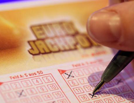 БИЈЕЉИНА, 11. ФЕБРУАРА /СРНА/ - Евроџекпот од скоро 88 милиона евра добитак пет плус два усрећио је некога у Њемачкој у вечерашњем извлачењу 12. кола.