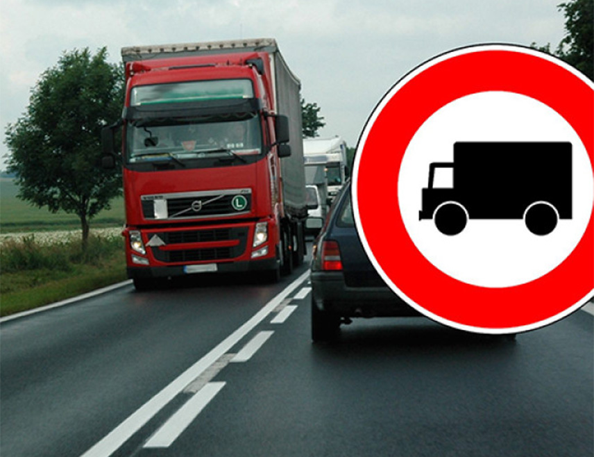 БАЊАЛУКА, 12. ФЕБРУАРА /СРНА/ - На подручју Бањалуке сутра и у петак, 14. фебруара, на снази ће бити забрана саобраћаја за сва теретна возила тежа од 3,5 тона с циљем безбједности учесника прославе Сретења – Дана државности Републике Србије и Дана државности Републике Српске, саопштено је из Министарства унутрашњих послова /МУП/ Српске.