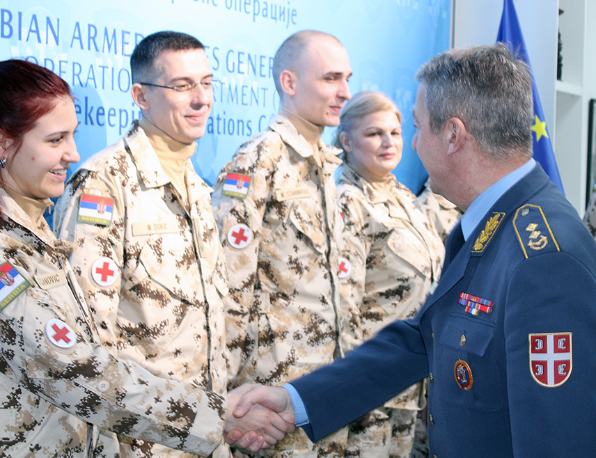 БЕОГРАД, 12. ФЕБРУАРА /СРНА/ - У Центру за мировне операције у Београду данас је одржана свечаност поводом испраћаја медицинског тима Војске Србије у војну операцију ЕУ за обуку безбједносних снага Сомалије.