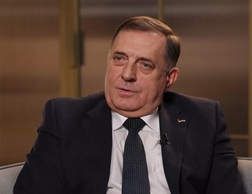 БАЊАЛУКА, 12. ФЕБРУАРА /СРНА/ - Предсједник Републике Српске Милорад Додик поручио је да за разлику од бошњачког члана Предсједништва Дениса Бећировића Срби знају ко су и да ће Република Српска постојати и јачати, док ће Бећировић остати мали играч који мисли да је битан док га страни амбасадори тапшу по рамену.